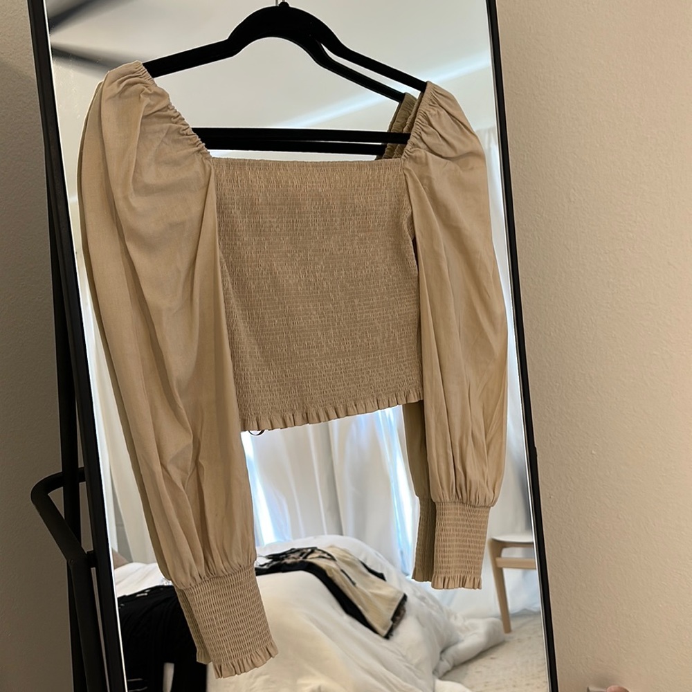 New without tags Gianni Bini ribbed tan peasant top